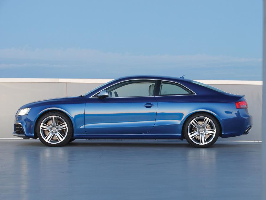  Audi RS5 Coupe 2010 года  (AU) (фото 14 из 18)